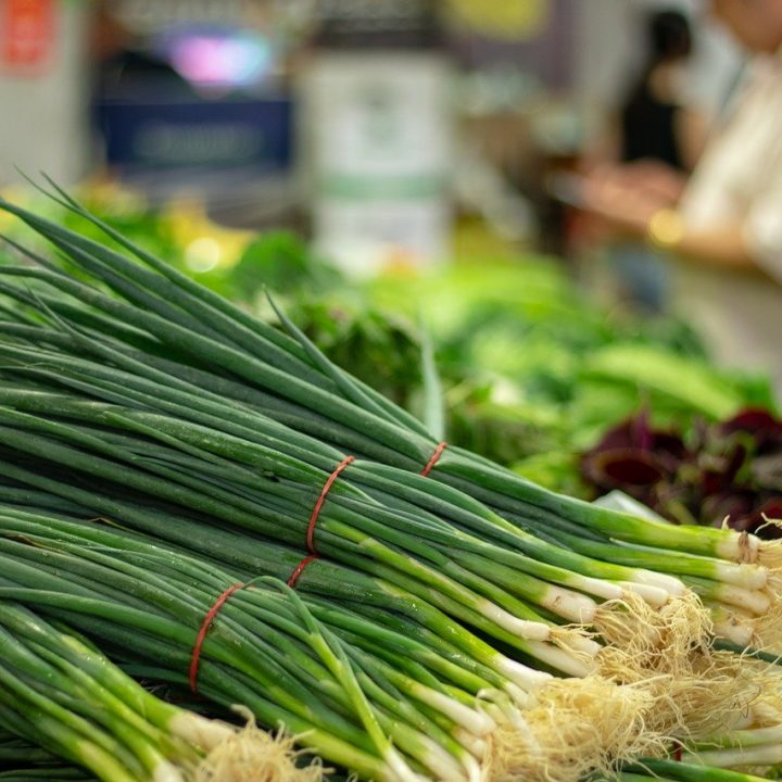 Chives vs. Green Onions vs. Scallions vs. Spring Onions – Is There a Difference?