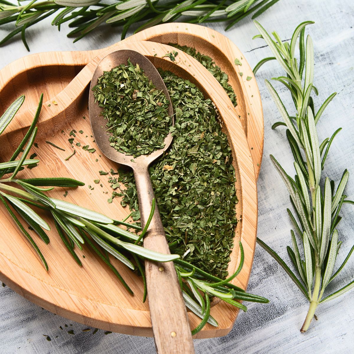 Dried Rosemary vs. Fresh Rosemary Which is Better? GardensAll
